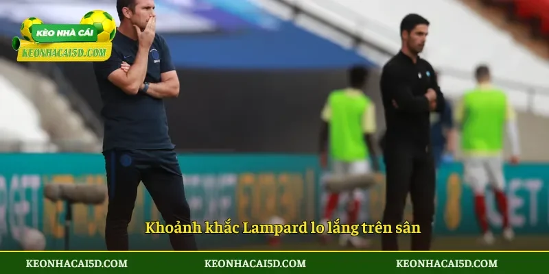 Khoảnh khắc Lampard lo lắng trên sân